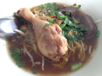 ก๋วยเตี๋ยวไก่ตุ๋น