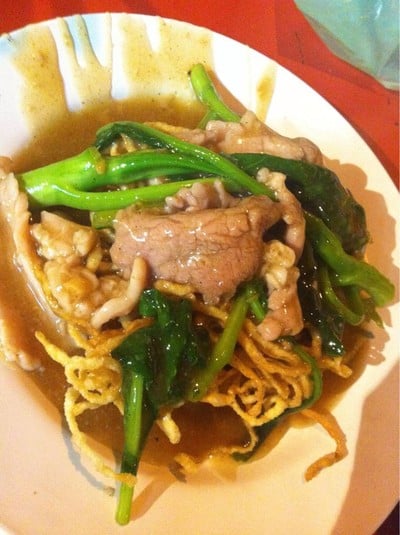 เจ้อ้วนราดหน้ายอดผัก (Radna Je Aun) เจ้อ้วนราดหน้ายอดผัก (Radna Je Aun)