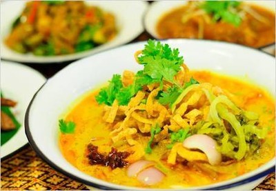  Khao Soi (Northern Thai Noodle Curry Soup).