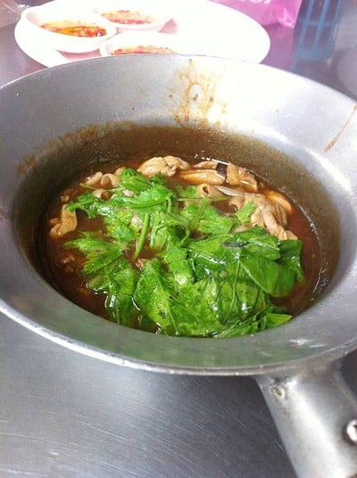 ก๋วยเตี๋ยวเป็ดหม้อ สะพานเหลือง (Guay Tiew Ped Mor) สาขา 1 ก๋วยเตี๋ยวเป็ดหม้อ สะพานเหลือง (Guay Tiew Ped Mor) สาขา 1