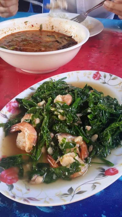 ผัดผักหวานกุ้งสด จานนี้ก็ 90