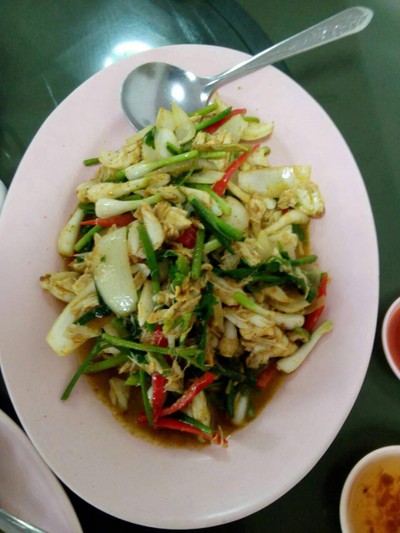 เนื้ปูผัดผงกะหรี่ เนื้อกรรเชียงปูใหญ่เนื้อแน่นมาก