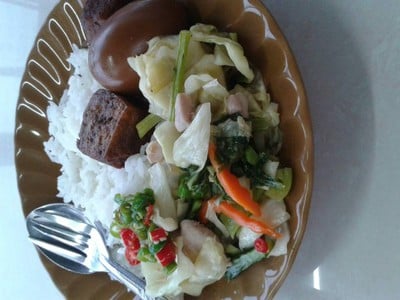 ผัดผัก ไข่พะโล้