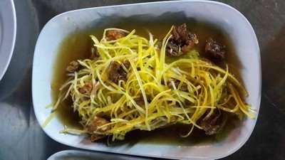 กุ้ยช่ายขาวหมูกรอบ@ครัวลูกกอล์ฟ