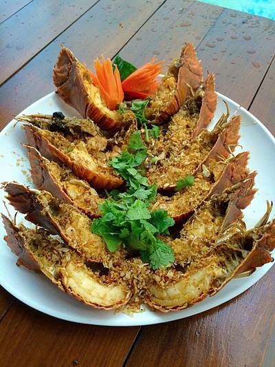 ริมผา ลาภิน