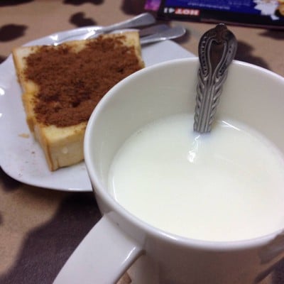 ร้านนมสด & ปังจิ้มช็อก (ตลาดจันทร์กุมาร)