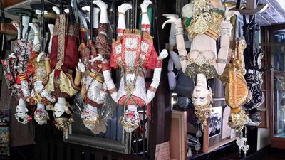 พร้อมรอแสดง