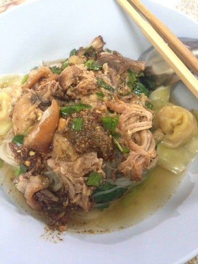 บะหมี่สามเหลือง ถนนสุเทพ