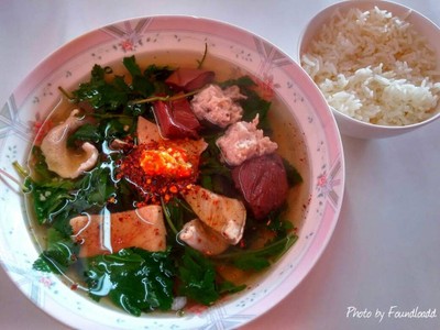 จิง จู ไฉ่ (สหรสต้มเลือดหมู) ฟ้าฮ่าม จิง จู ไฉ่ (สหรสต้มเลือดหมู) ฟ้าฮ่าม