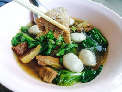 เนื้อตุ๋นน้ำแดง 5 ดาว (สูตรน้ำจิ้มพริกไทยดำ) (NueaTunNamDaeng 5 Dao) เนื้อตุ๋นน้ำแดง 5 ดาว (สูตรน้ำจิ้มพริกไทยดำ) (NueaTunNamDaeng 5 Dao)