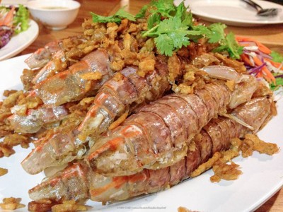 กั้งทอดกระเทียมพริกไทย