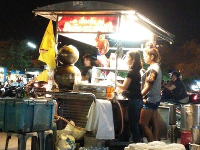 ตลาดโต้รุ่ง องค์พระปฐมเจดีย์