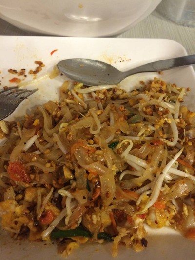 ผัดไทแม่บัวอิ่ม พรอมเมนาดา