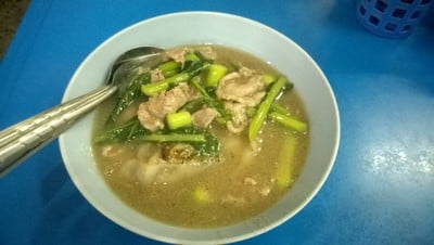 ราดหน้ายอดผักนายเคี้ยงเอ็มไพร์