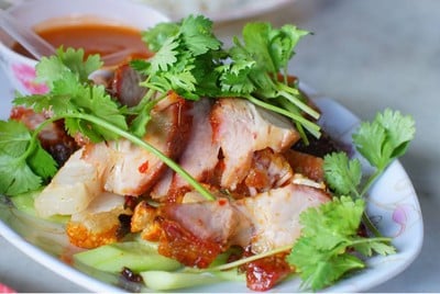 ตี๋หมูอบ ตลาดร้อยปีสามชุก (ตี๋หมูอบ) สุพรรณบุรี ตี๋หมูอบ ตลาดร้อยปีสามชุก (ตี๋หมูอบ) สุพรรณบุรี