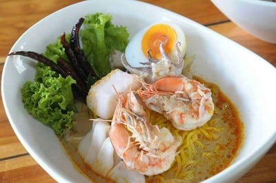 เตี๋ยวเรือเส้นจันท์ -