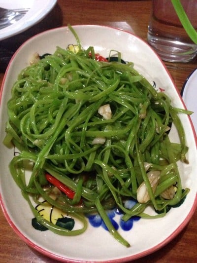 ผักบุ้งเส้นกรอบ