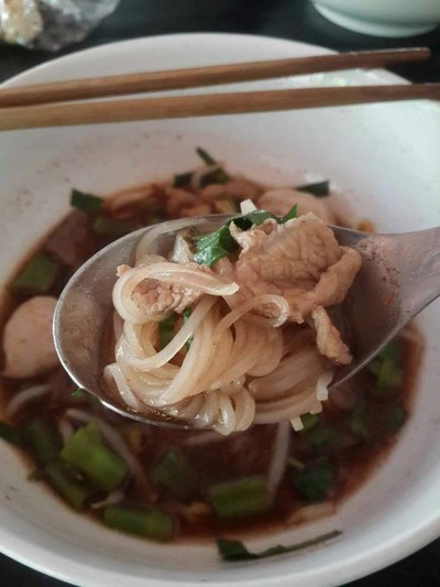 เส้นเล็กหมูน้ำตก
