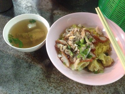 บะหมี่เกี๊ยวปูหมูแดงแห้ง 40฿