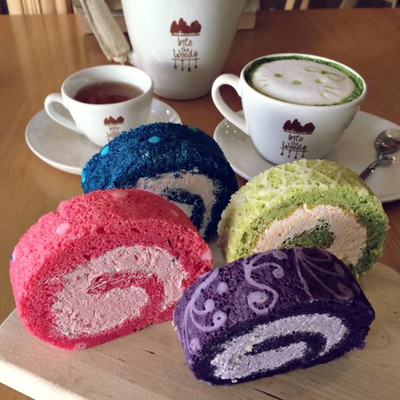 Into the Woods Cafe (อินทูเดอะวูดส์คาเฟ่) Into the Woods Cafe (อินทูเดอะวูดส์คาเฟ่)