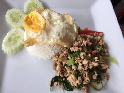 ข้าวกระเพราหมูสับไข่ดาว