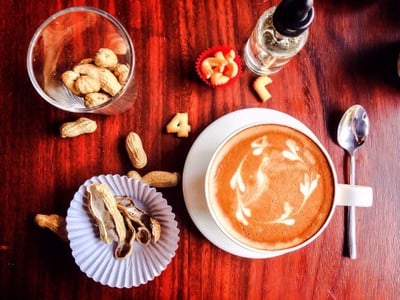 น้องเค้าเอาขนมเอบีซีมาให้กินด้วย