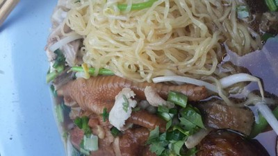 ก๋วยเตี๋ยวไก่ธนิยะ (นายหาญ) 1