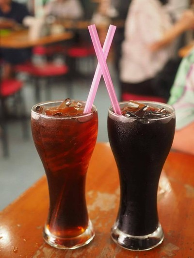 Two Towers คู่นี้  สนนราคาแก้วละ 12 บาท  ไม่แพง