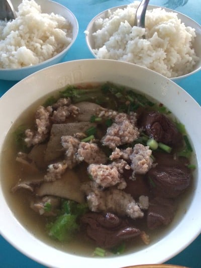 อาหมวย ต้มเลือดหมูตลาดพารวยพลาซ่า