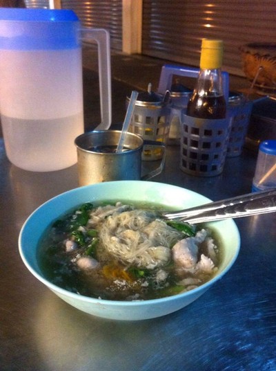 เส้นหมี่ราดหน้า..^^@ราดหน้ายอดผักเอ็มไพร์ ราชบุรี