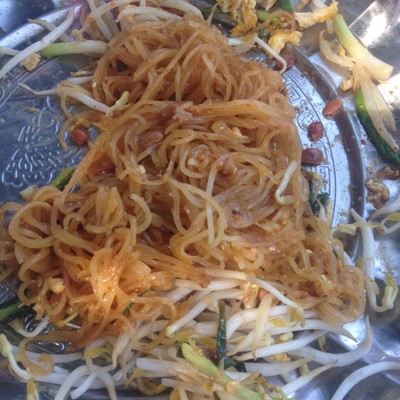 ผัดหมี่ (ถ่ายไม่ทันเพื่อนตักไปก่อน)