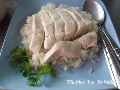ข้าวมันไก่เนื้ออก ไม่หนัง  40 บาท