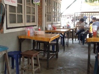 ที่นั่งในร้าน สะอาดดี