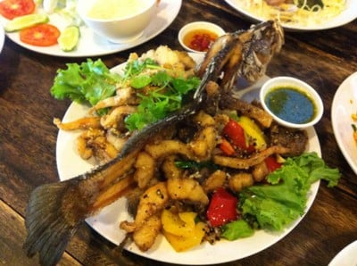 กินข้าวบ้านเพื่อน (Kin Khao Baan Puen) กินข้าวบ้านเพื่อน (Kin Khao Baan Puen)