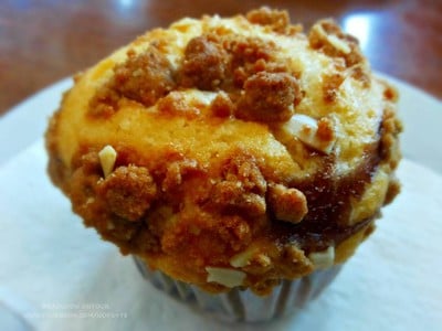 BEYOND CAFE (บียอนด์ คาเฟ่ กาแฟ เค้ก) สาขาสนามกีฬาเวสสุวรรณ