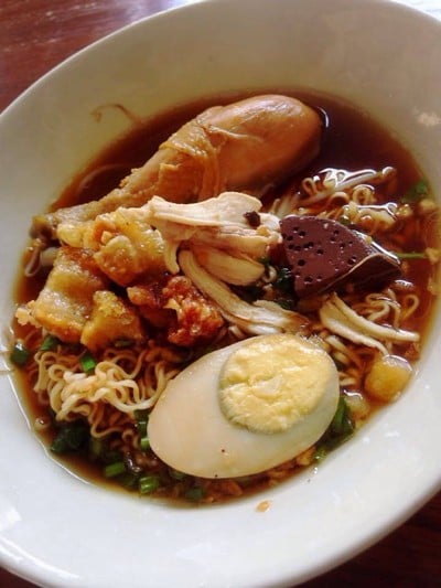 ขาหมูกะเตี๋ยว