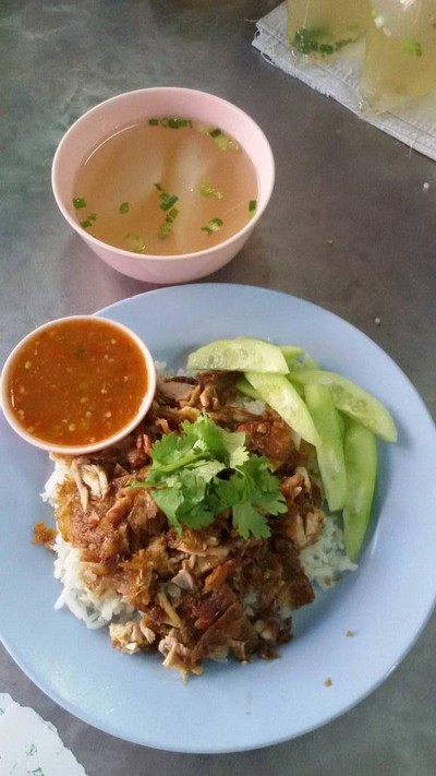 ข้าวมันไก่ทอดเจ๊แกะ