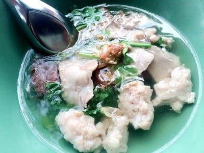 ต้มเลือดหมูนายใช้ (นายใช้ต้มเลือดหมู) ต้มเลือดหมูนายใช้ (นายใช้ต้มเลือดหมู)