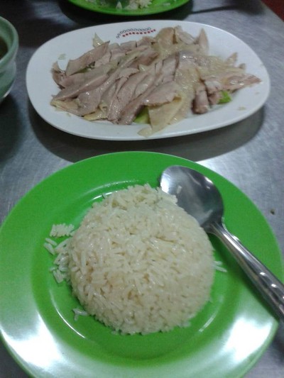 ข้าวมันไก่ เบตง ปากซอยวัดดงมูลเหล็ก จรัญ28