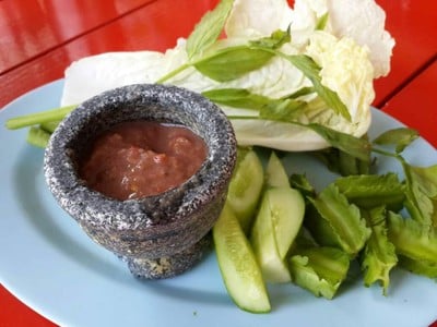 ผัก+น้ำพริกฟรี