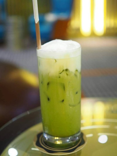 Lounge of the embassy diplomat screens เซ็นทรัล แอมบาสซี่