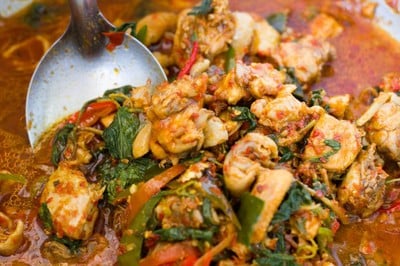 ข้าวราดแกงแปดริ้ว