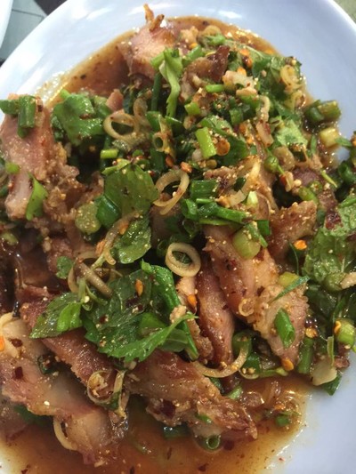 คอหมูน้ำตก