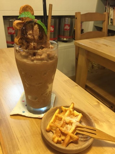 โกโก้ปั่นและวาฟเฟิล