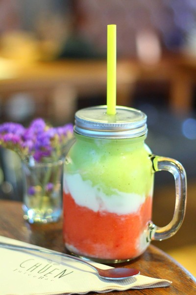 Strawberry Vs Kiwi Smoothies (85 บาท)