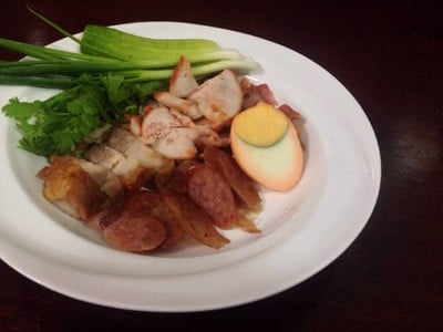 หมูแดงเปล่า ๆ 40 บาท