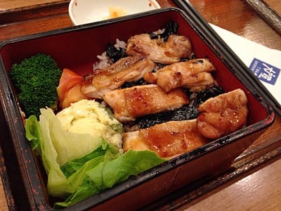 ข้าวหน้าไก่ซูมิโทริ. (189+)