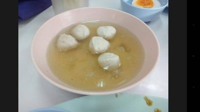 ข้าวหมูแดงนายกิ้ว สาขา 2(กลางซอย สุขุมวิท1)