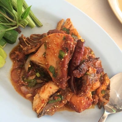ไก่ทอดเดชา ชีอุทิศ