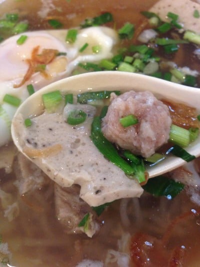 คุณแดงก๋วยจั๊บญวน (Khun Dang Kruy Jab Yuan) วังหลัง คุณแดงก๋วยจั๊บญวน (Khun Dang Kruy Jab Yuan) วังหลัง
